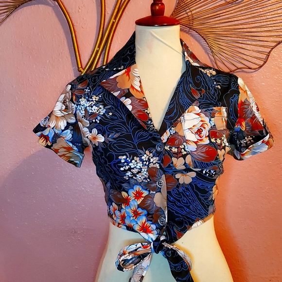 UNIQUE VINTAGE Tropical Floral Print  Pinup Filligree Wrap Top S 4 - Picture 1 of 5